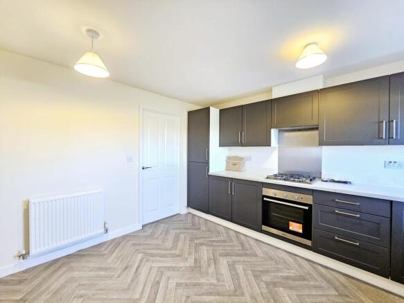 4 bed Semi-Detached for sale Image 3