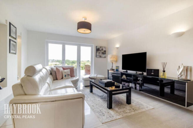 5 bed Detached for sale Image 10