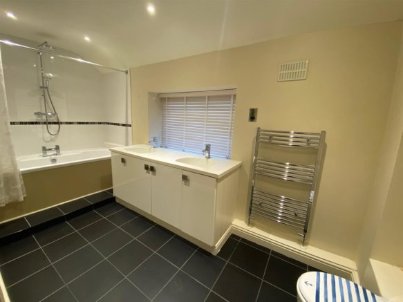 BATHROOM 1.png