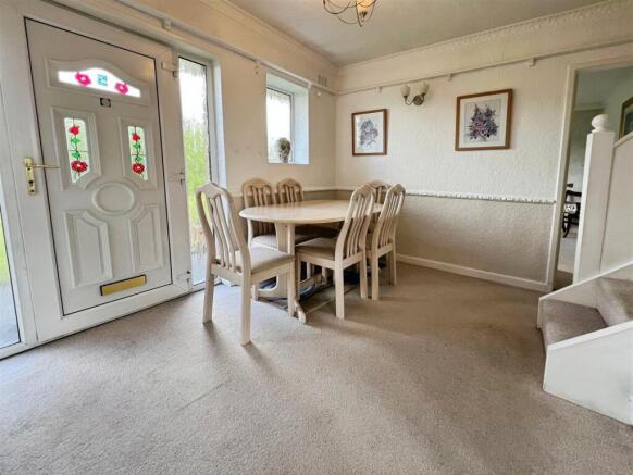 5 bed Detached for sale Image 7