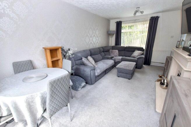 Lounge/Dining Area