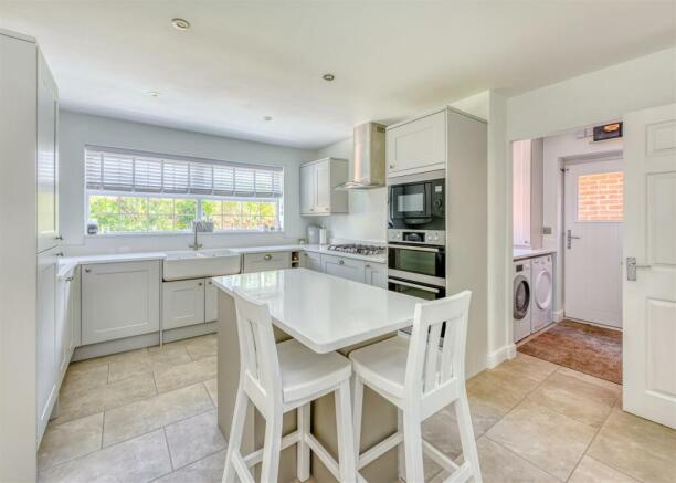 16 Old Farm Drive-kitchen1.jpg