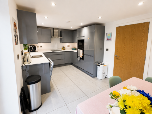4 bed Semi-Detached for sale Image 6