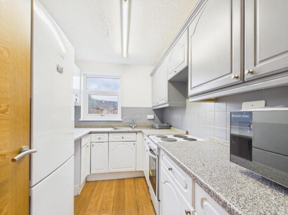 2 bed Flat for sale Image 6