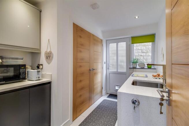 5 bed Detached for sale Image 10