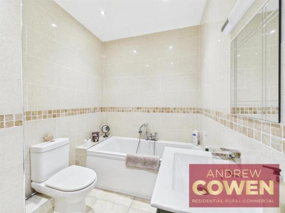 2 bed Flat for sale Image 8