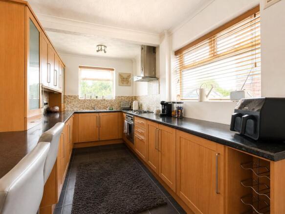 4 bed Semi-Detached for sale Image 3