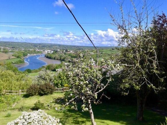 GARDEN AND ESTUARY VIEW