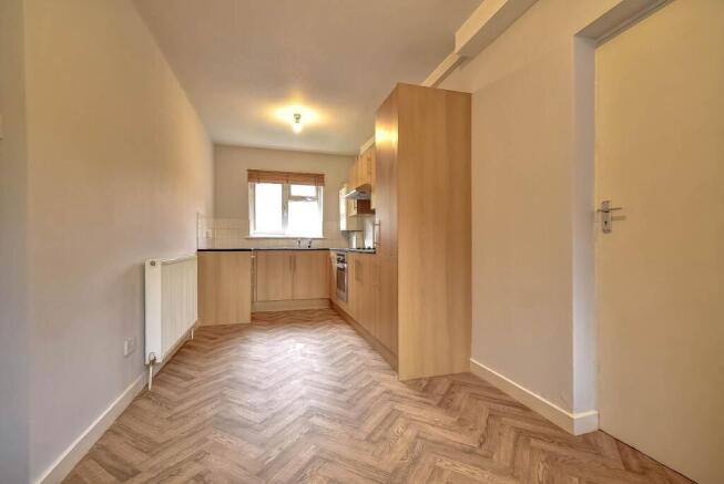 2 bed Terraced to rent Image 4