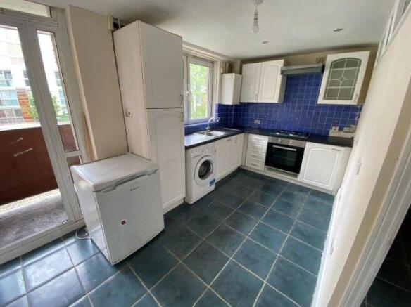 room-2-flat-12-gilbertson-house-e14-8pl-993572