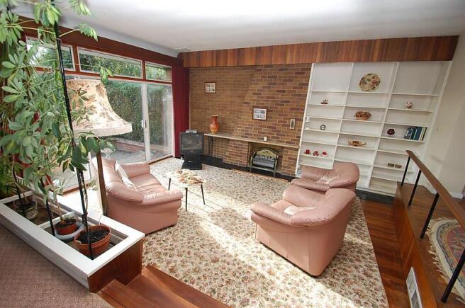SUNKEN LOUNGE
