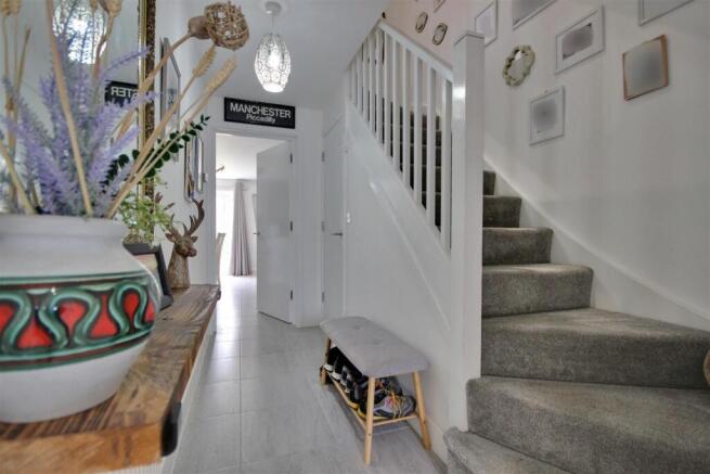 4 bed Semi-Detached for sale Image 4