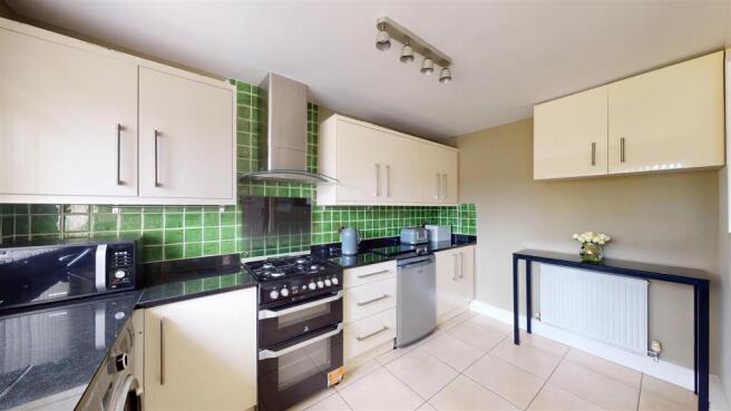 4 bed Semi-Detached for sale Image 6
