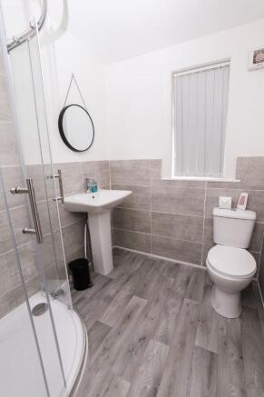 4 bed Terraced to rent Image 11