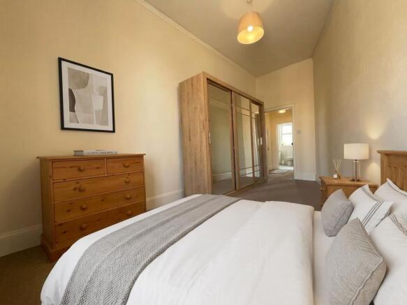 2 bed Flat for sale Image 8