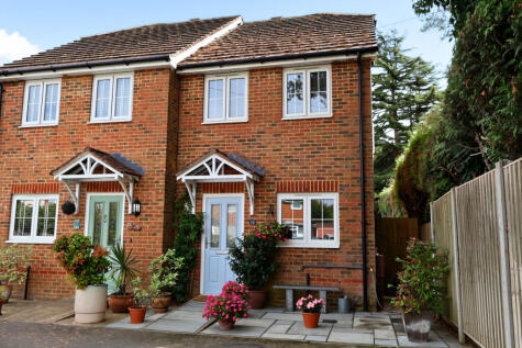 South Lane, Clanfield