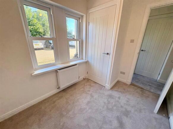 42 preswalfa bedroom.jpg