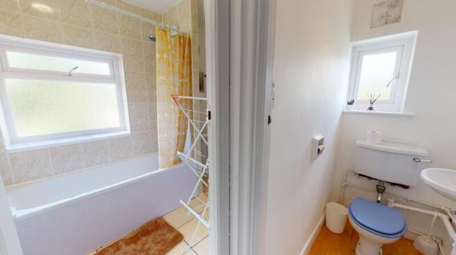 5 bed Semi-Detached to rent Image 6