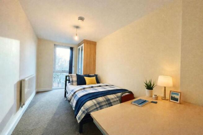 4 bed Apartment to rent Image 9