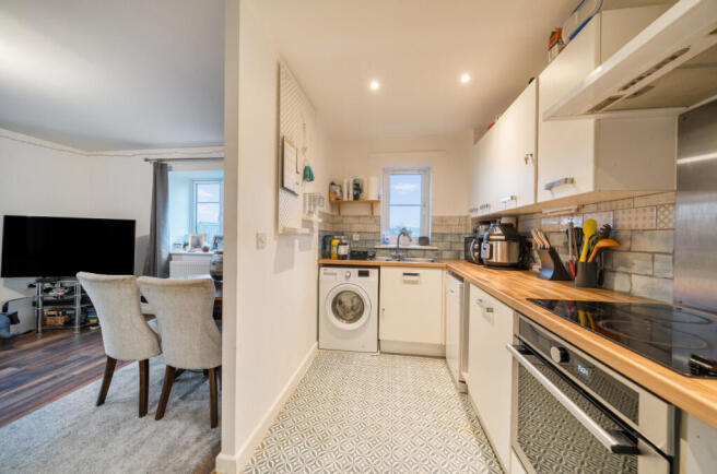 23 Merlin Way, Bracknell photo 4