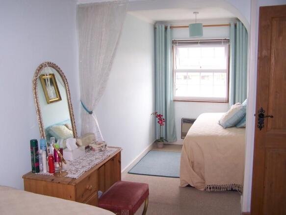 BEDROOM 2