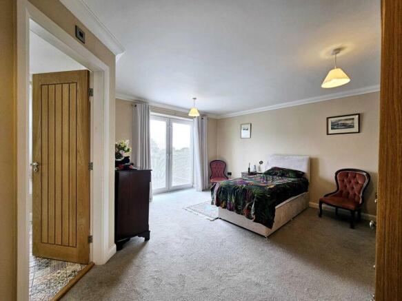 2 bed Flat for sale Image 12