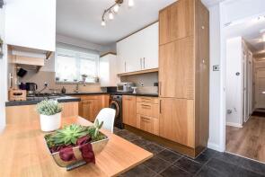 33, Essex Court, Station Road, Barnes, London SW13 0ER