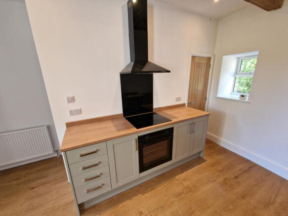 3 bed Terraced to rent Image 4