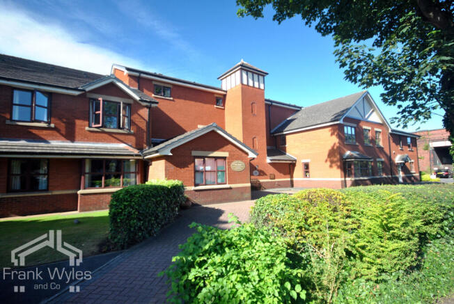 1-bed flat on Flat 11, Oxford Court, Oxford Road, Ansdell, Lytham St. Annes, Lancashire, £70,000