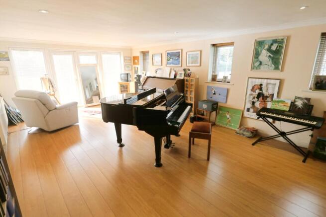 DINING/MUSIC ROOM