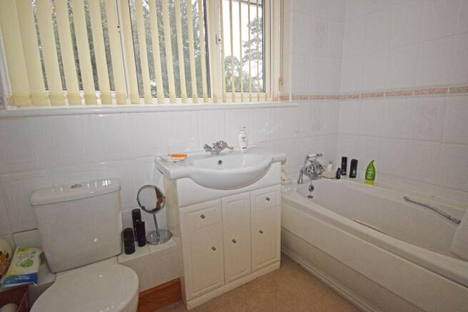 26 School Road, bathroom.jpg