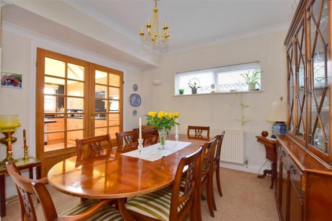 Lounge/Dining Room