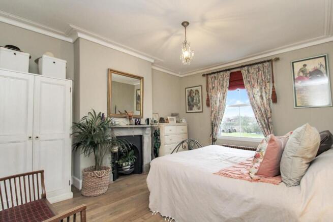 4 bed Terraced for sale Image 9
