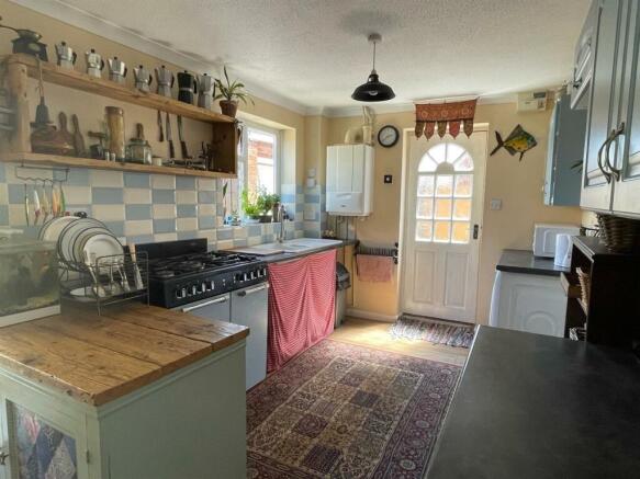 Kitchen2.jpg