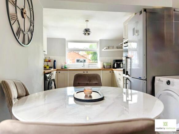 3 bed Semi-Detached for sale Image 6