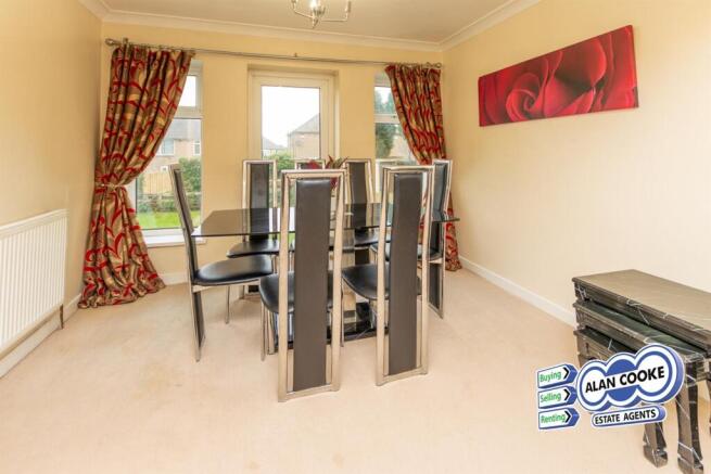 5 bed Semi-Detached for sale Image 7