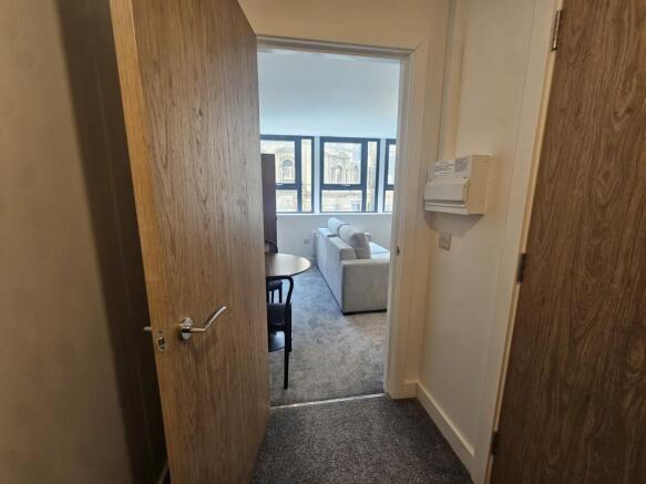 Studio to rent Image 6