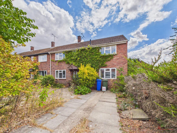 Three bedroom end terrace house - For sale by auc