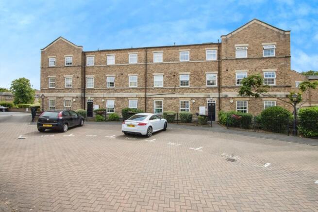 2 bed Flat for sale Image 11