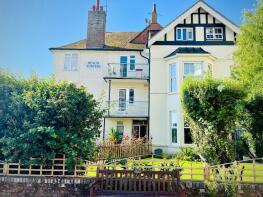 6, 1 Beach Towers, West Parade, Bexhill-on-sea TN39 3HS