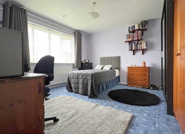 Bed 2.jpg