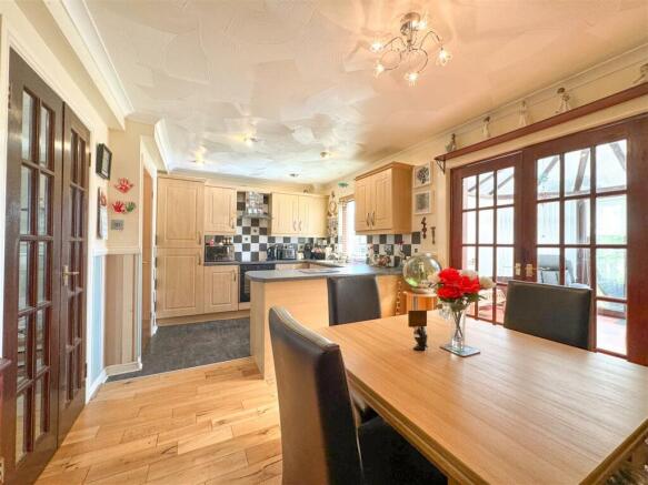 Kitchen/Dining
