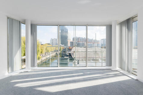 Boardwalk Place, London, E14