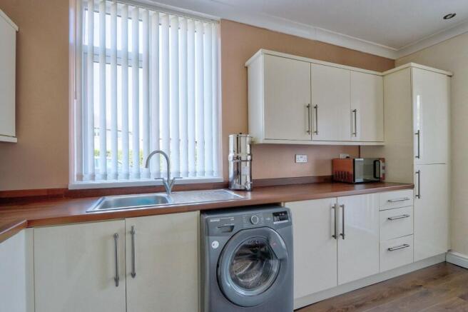 3 bed Semi-Detached for sale Image 7
