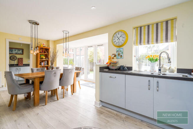 4 bed Detached for sale Image 5