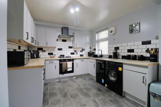 3 bed Semi-Detached for sale Image 6