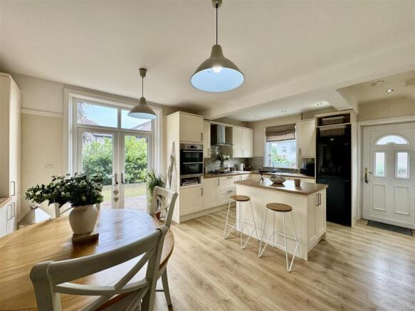 3 bed Semi-Detached for sale Image 9