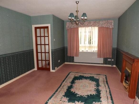 LIVING ROOM/ DINING 