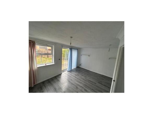 3 bed Semi-Detached for sale Image 4