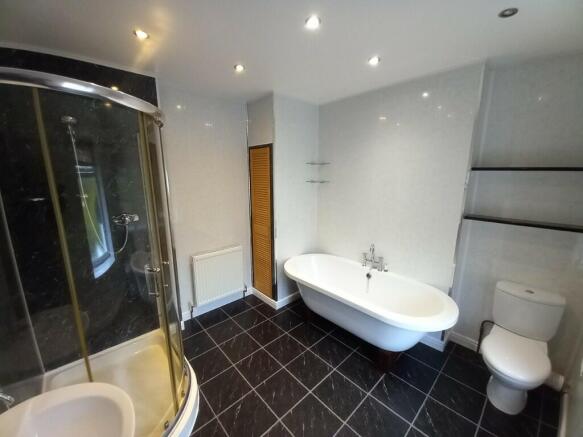 BATH/SHOWER ROOM 